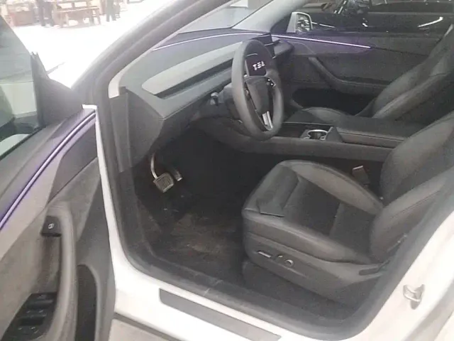 Tesla Model Y — Фото автомобиля 15