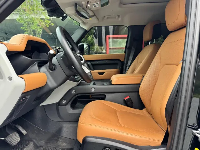 Land Rover Defender — Фото автомобиля 8
