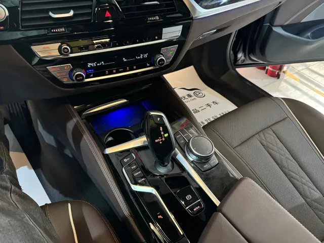 BMW 5 Series — Фото автомобиля 24