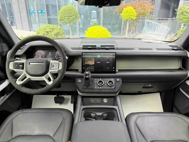 Land Rover Defender — Фото автомобиля 11