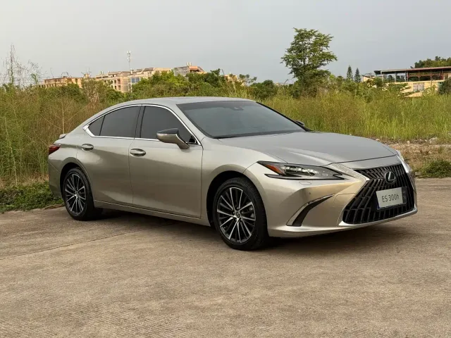 Lexus ES — Фото автомобиля 3