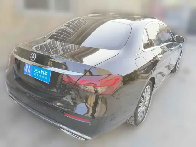 Mercedes-Benz E-Class — Фото автомобиля 2