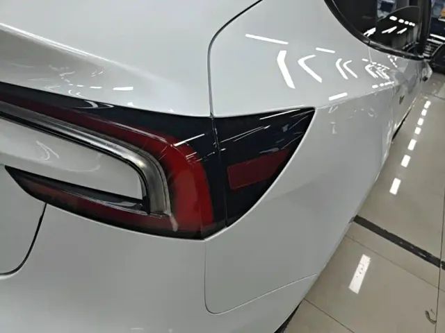 Tesla Model 3 — Фото автомобиля 7