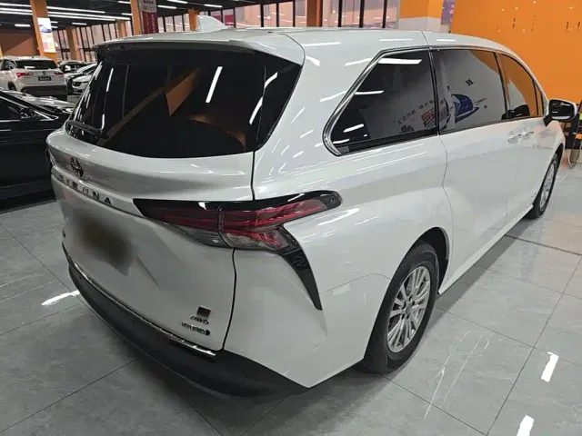 Toyota Sienna — Фото автомобиля 6