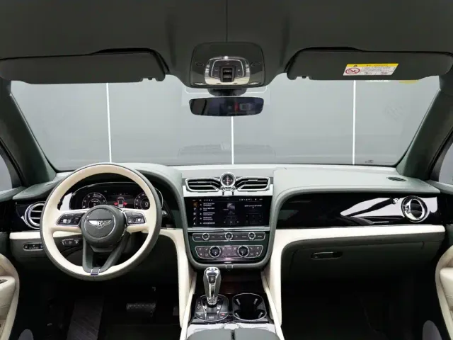 Bentley Bentayga — Фото автомобиля 15