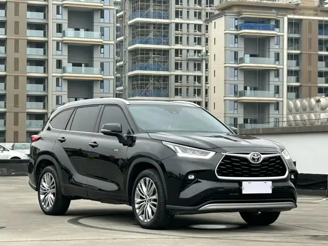 Toyota Highlander — Фото автомобиля 3