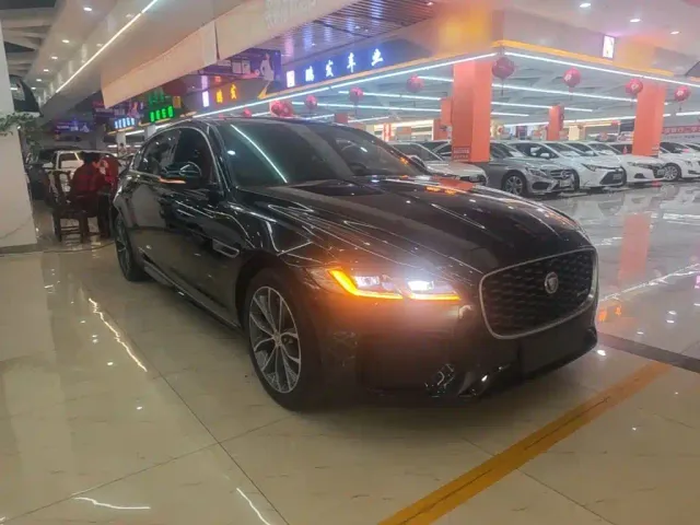 Jaguar XFL — Фото автомобиля 3