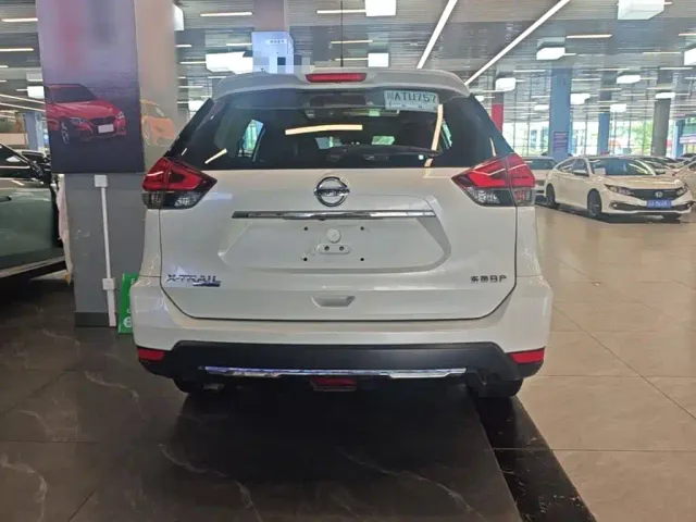 Nissan X-Trail — Фото автомобиля 5