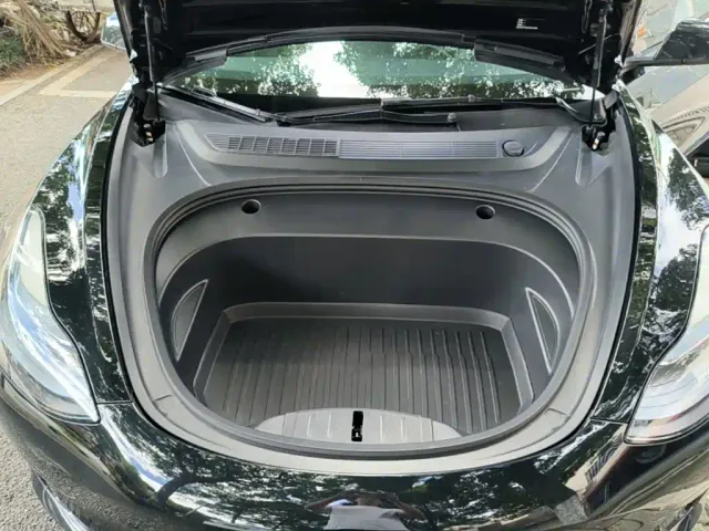 Tesla Model 3 — Фото автомобиля 19