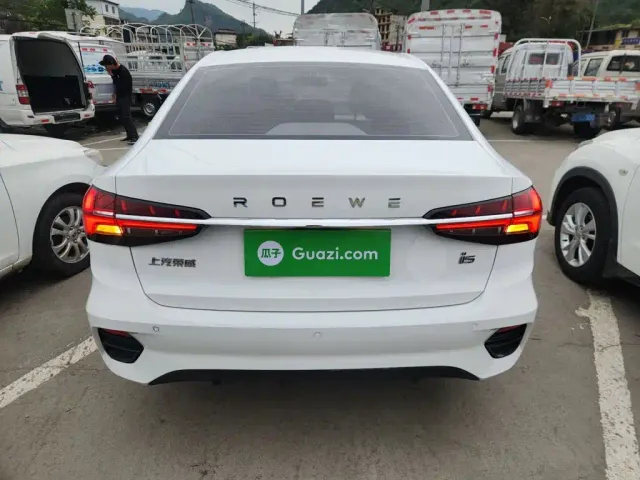Roewe i5 — Фото автомобиля 3