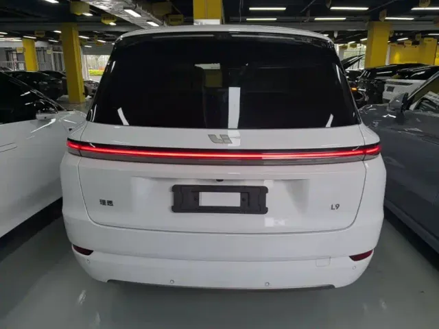 Li Auto L9 — Фото автомобиля 5