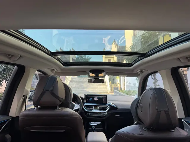 BMW iX3 — Фото автомобиля 8