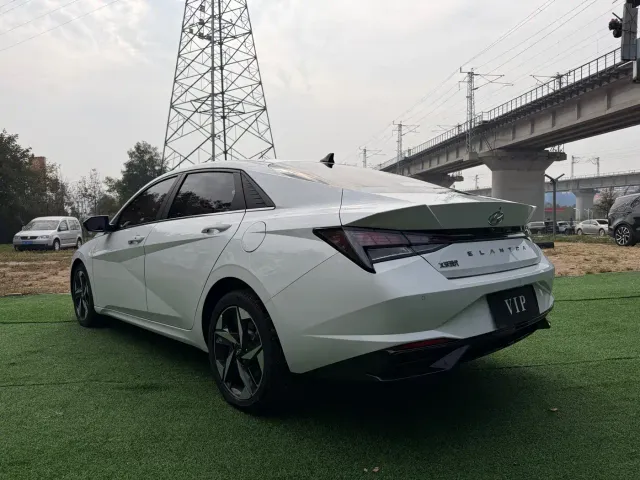 Hyundai Elantra — Фото автомобиля 4