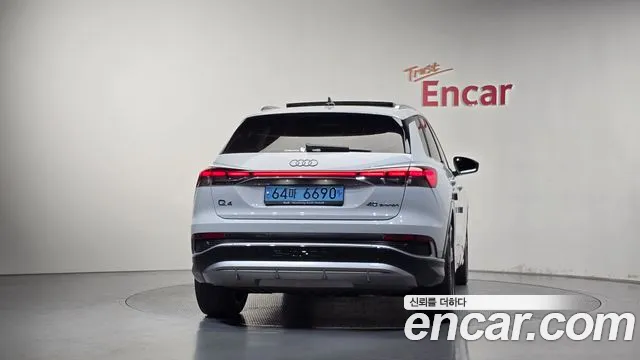 Audi Q4 e-tron F4 — Фото автомобиля 4