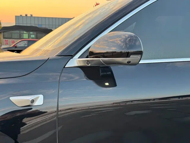 Li Auto L8 — Фото автомобиля 18