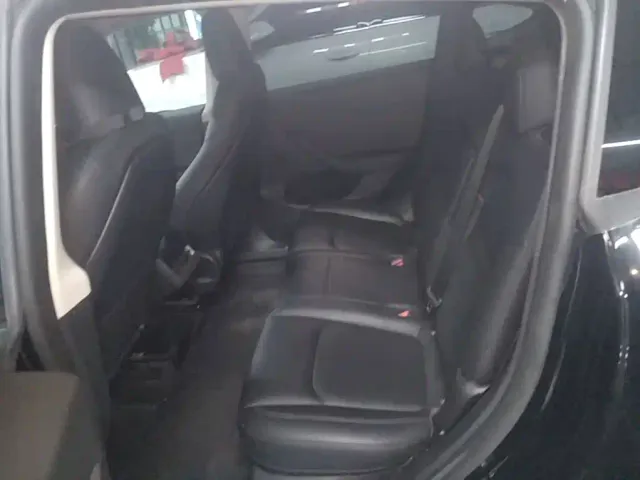 Tesla Model Y — Фото автомобиля 16
