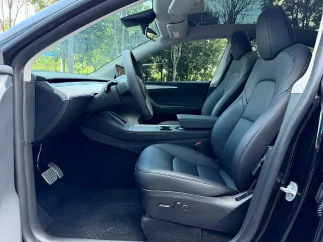 Tesla Model Y — Фото автомобиля 9