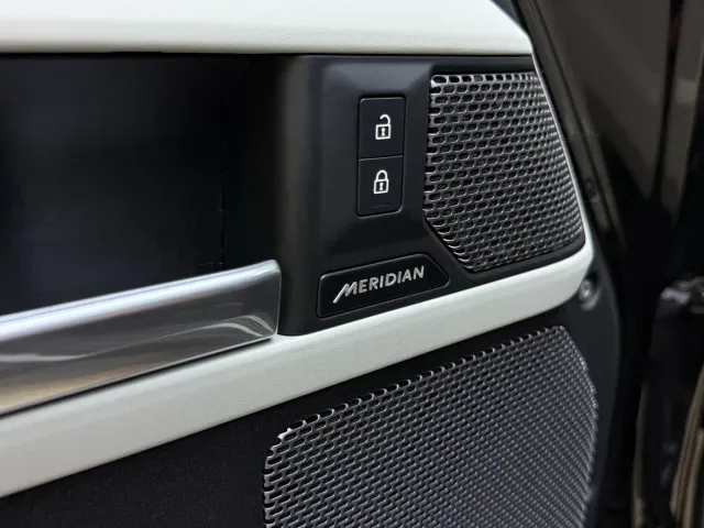 Land Rover Defender — Фото автомобиля 8
