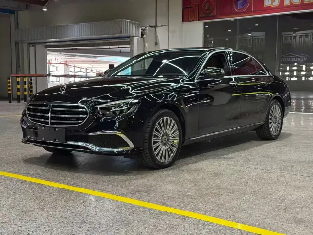 Фотография автомобиля — Mercedes-Benz E-Class