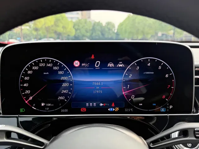 Mercedes-Benz E-Class — Фото автомобиля 16