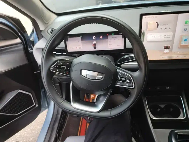 Geely Geometry G6 — Фото автомобиля 10