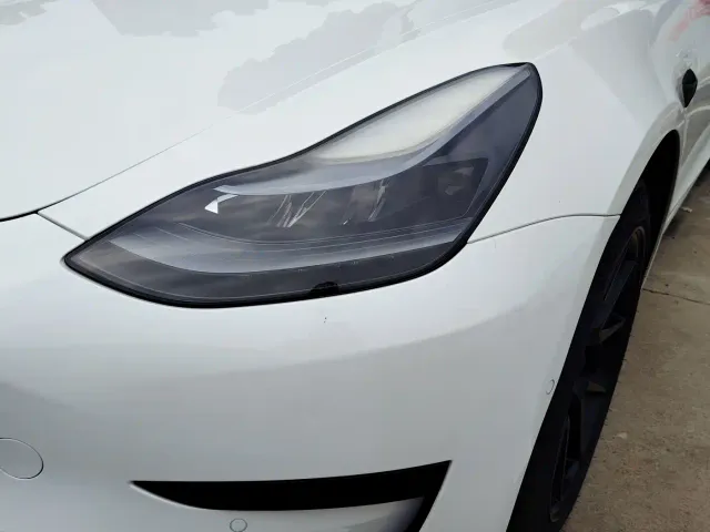 Tesla Model 3 — Фото автомобиля 3
