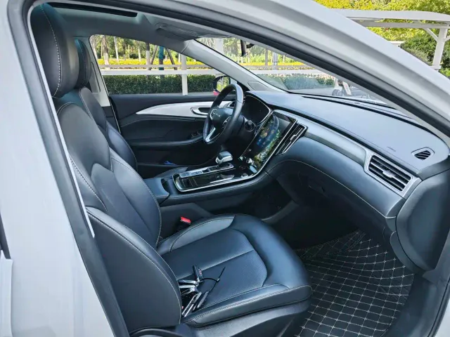 Roewe i6 MAX EV — Фото автомобиля 17