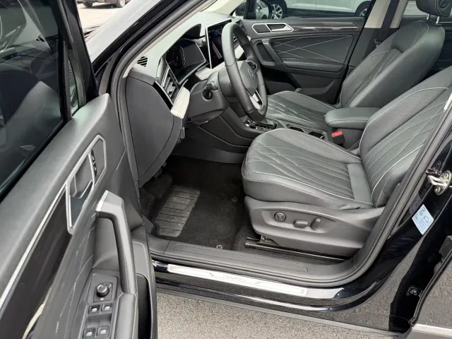 Volkswagen Tiguan L — Фото автомобиля 13