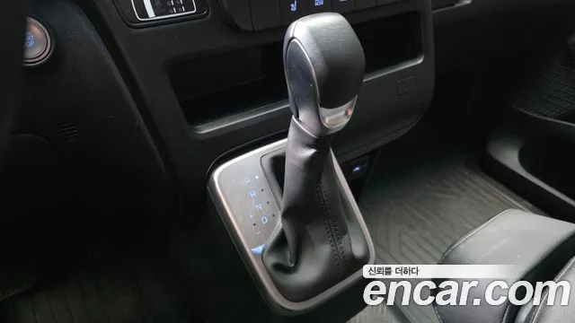 Hyundai Staria Staria 4WD Tourer 9 мест — Фото автомобиля 9