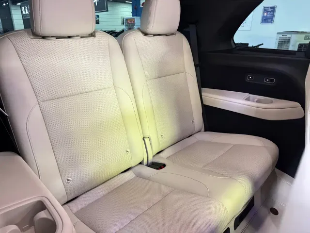 Li Auto L8 — Фото автомобиля 10