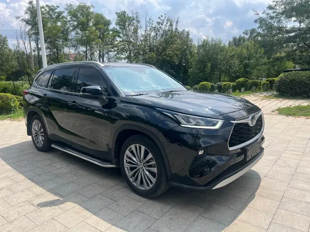 Фотография автомобиля — Toyota Highlander