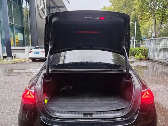 Mercedes-Benz E-Class — Фото автомобиля 13