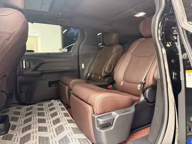 Toyota Sienna — Фото автомобиля 15