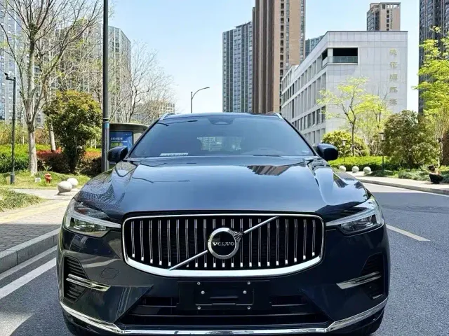 Volvo XC60 — Фото автомобиля 2