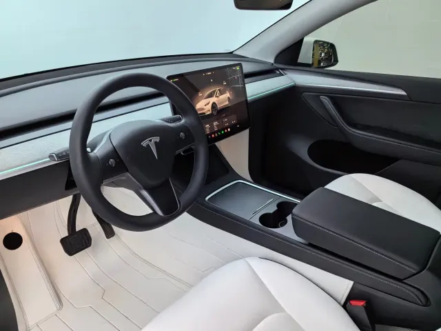 Tesla Model Y — Фото автомобиля 20