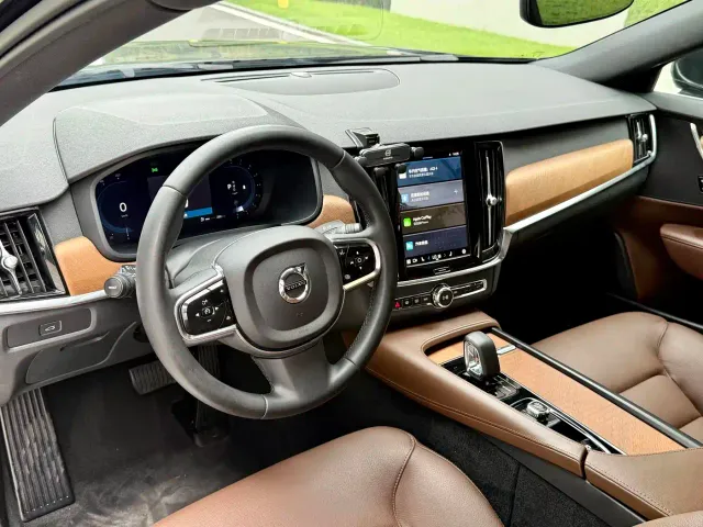 Volvo S90 — Фото автомобиля 13