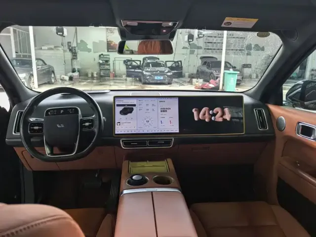 Li Auto L8 — Фото автомобиля 8