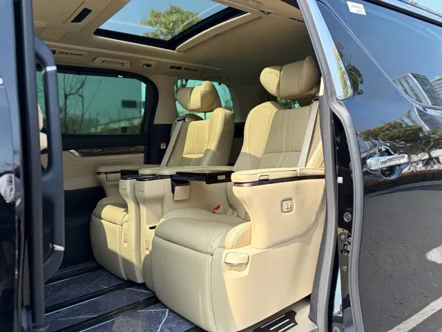 Toyota Alphard — Фото автомобиля 10