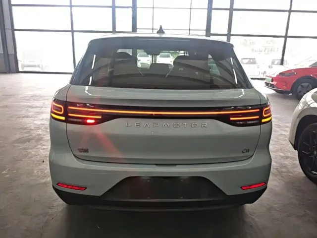 Leapmotor C11 — Фото автомобиля 5