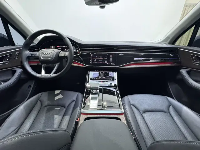 Audi Q7 — Фото автомобиля 8