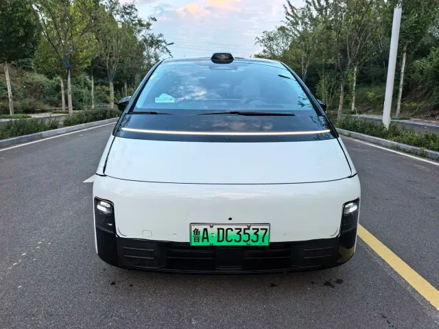 Li Auto MEGA — Фото автомобиля 2