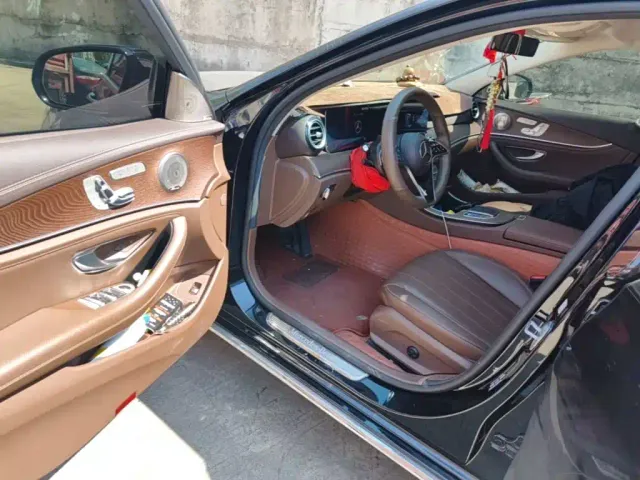 Mercedes-Benz E-Class — Фото автомобиля 15