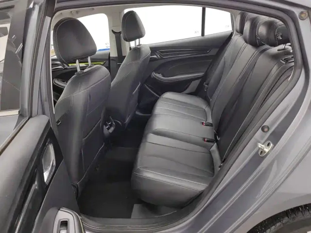 Roewe i5 — Фото автомобиля 15