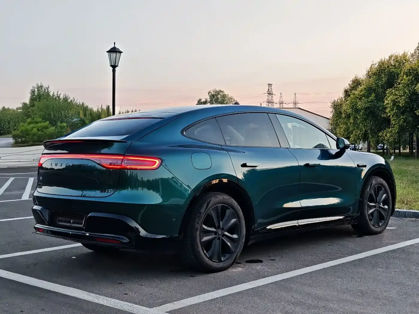 Zhijie Luxeed R7 2026 Range Extender Max+ — Фото автомобиля 6