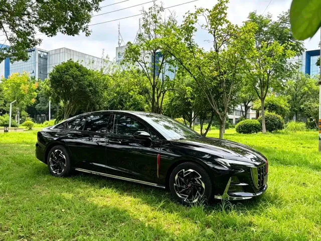 Hongqi H6 — Фото автомобиля 3