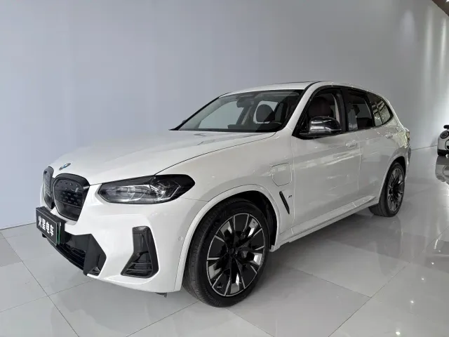 Фотография автомобиля — BMW iX3