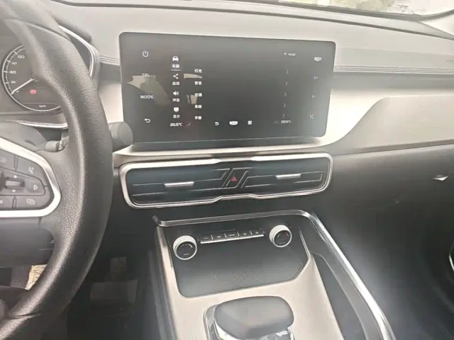 Geely Binyue — Фото автомобиля 12