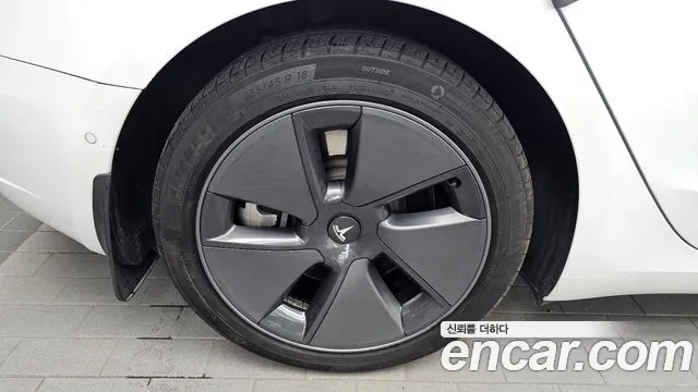 Tesla Model 3 — Фото автомобиля 2