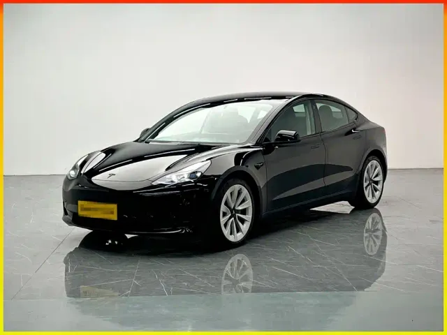 Фотография автомобиля — Tesla Model 3