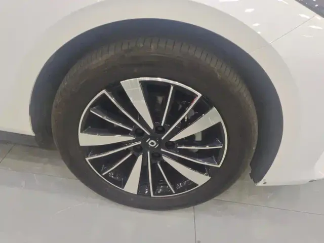 Changan Qiyuan A05 — Фото автомобиля 6